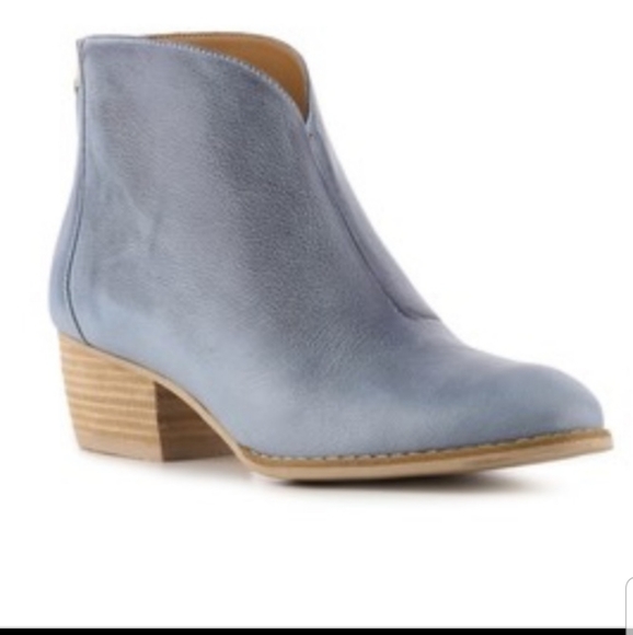 Nine West Shoes - Nine West Jarrad blue leather ankle booties 7